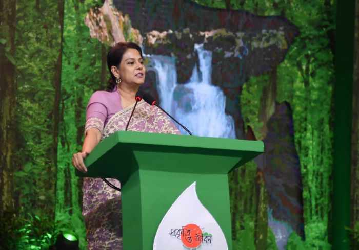 সরকার জনগণকে সঙ্গে নিয়ে প্রকৃতি ও পরিবেশ রক্ষায় কাজ করছে